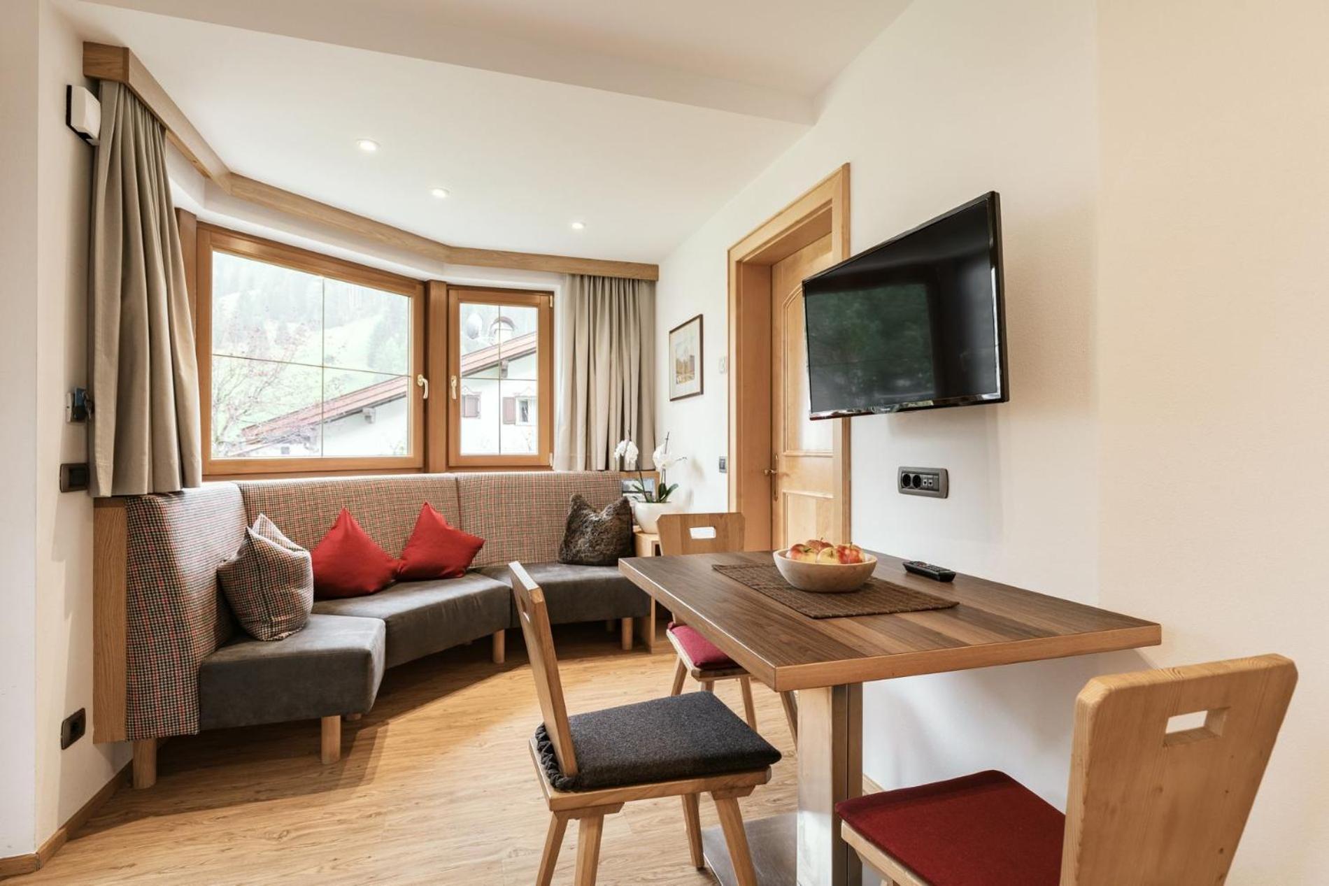 Apartments Burvel Σέλβα ντι Βαλ Γκαρντένα Δωμάτιο φωτογραφία