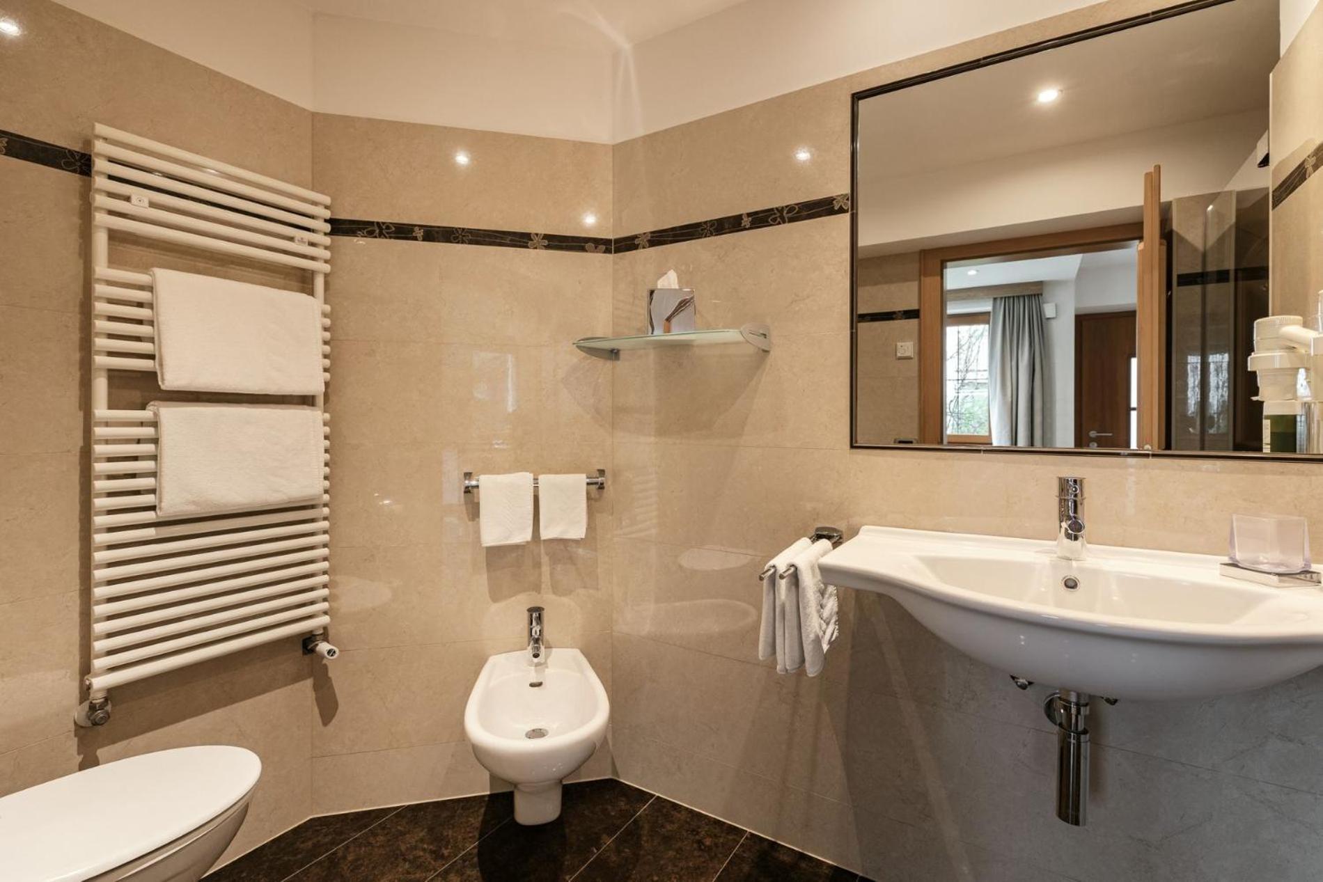 Apartments Burvel Σέλβα ντι Βαλ Γκαρντένα Δωμάτιο φωτογραφία